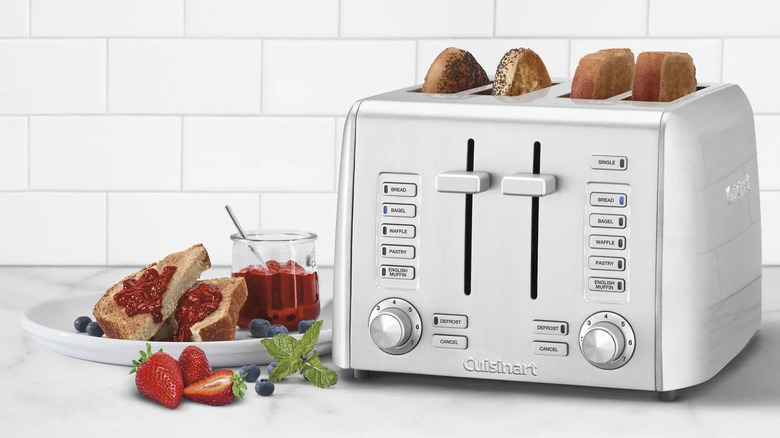 Cuisinart toaster product shot