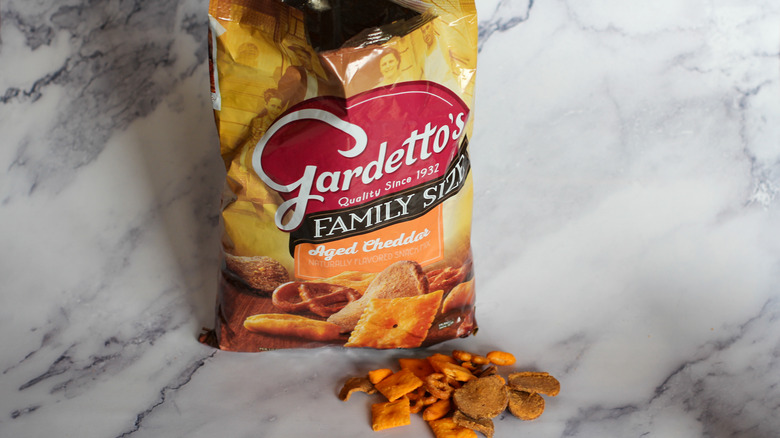 Gardetto's aged cheddar mix