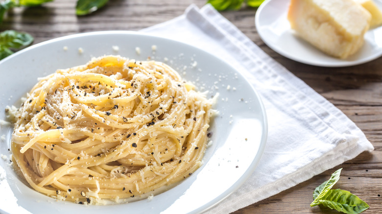 caio e pepe sauce on pasta