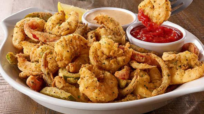 fried food platter two sauces