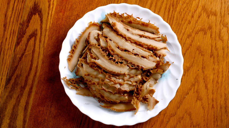 Pile of braised strips of tripe on plate