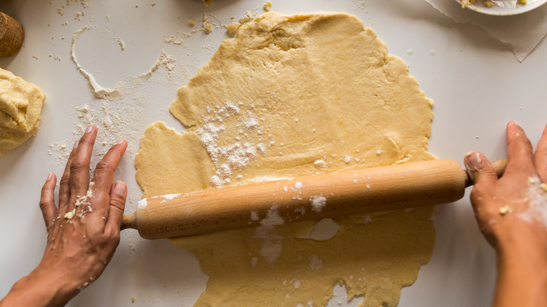 Rolling pie crust