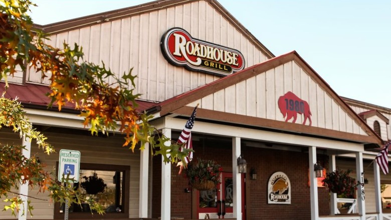 Exterior of Buffalo's Roadhouse Grill