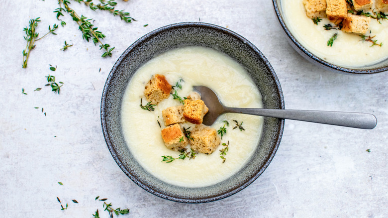 Cheesy Cauliflower Cheddar Soup