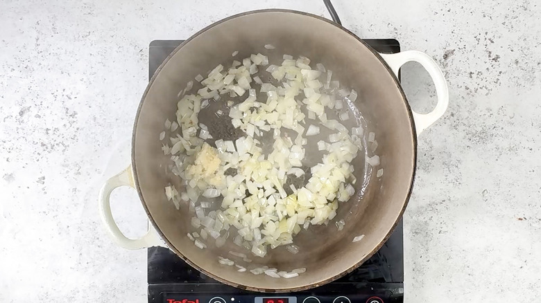 Frying garlic