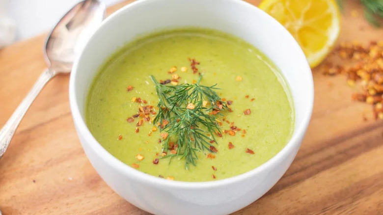 Asparagus soup with red pepper and dill
