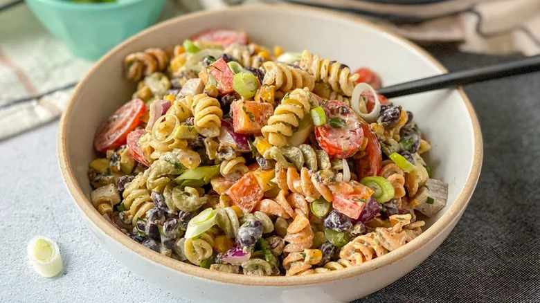 Spicy pasta salad