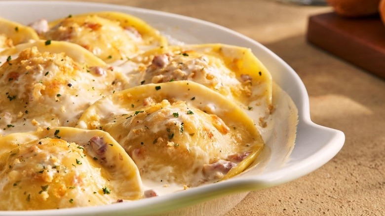 A bowl of ravioli carbonara