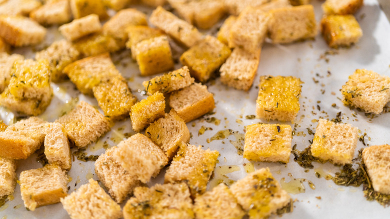 seasoned croutons on tray