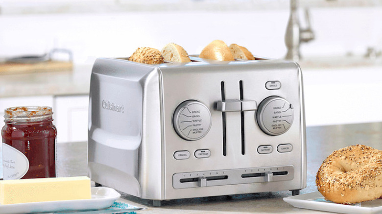 Cuisinart toaster with bagels