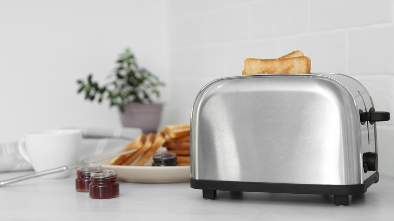 8 Best Toaster Brands, Ranked