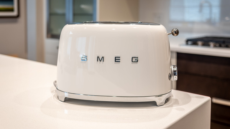 Smeg toaster on counter