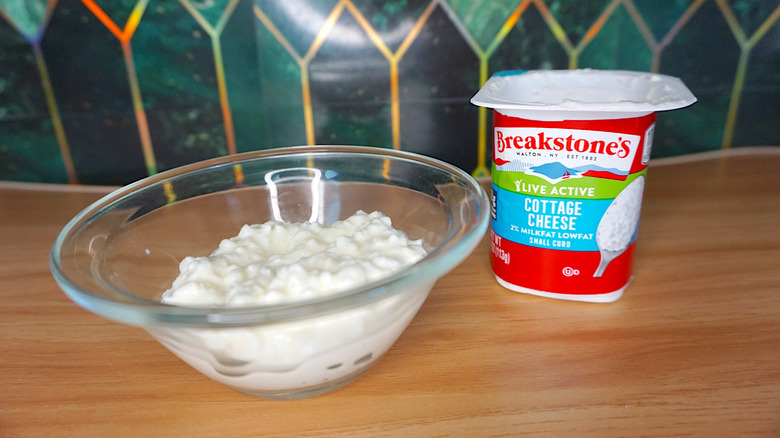 Breakstone's cottage cheese in bowl