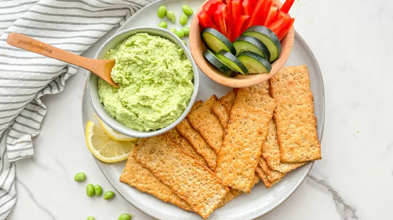 edamame hummus with crackers