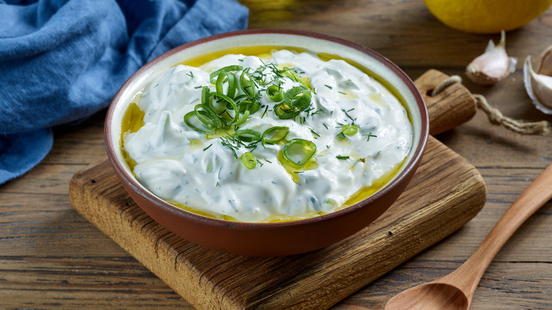 Yogurt sauce with herbs