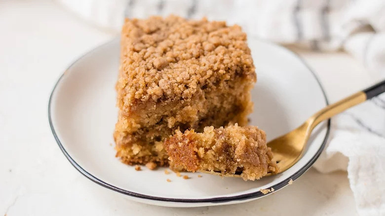 Nutty coffee cake with fork 