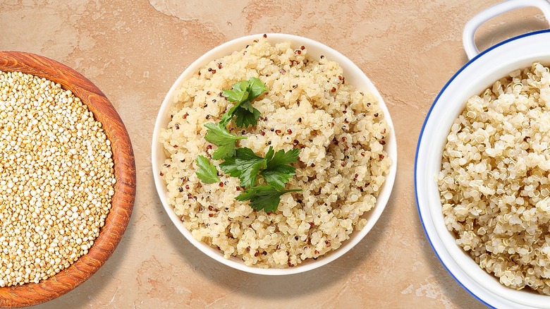 bowls of raw and cooked quinoa