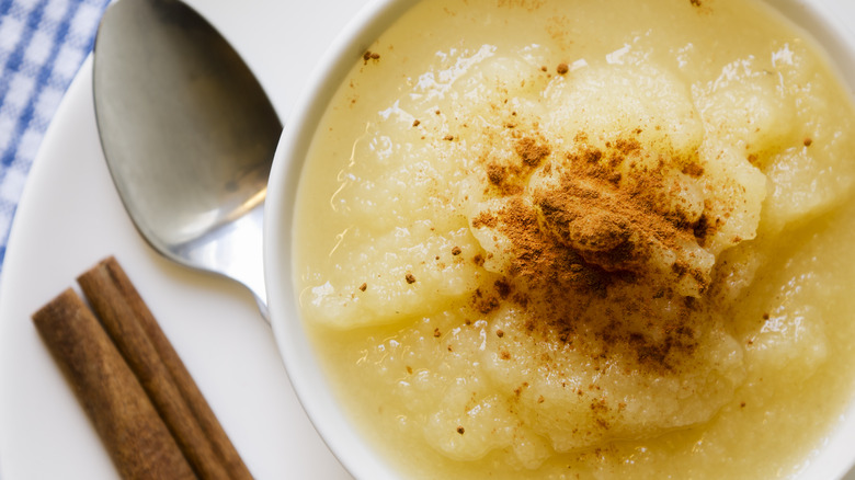 Applesauce with cinnamon