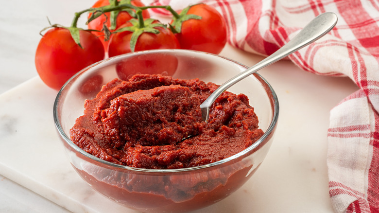 Tomato paste in bowl