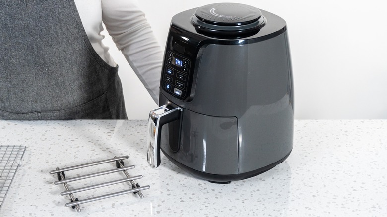air fryer and rack