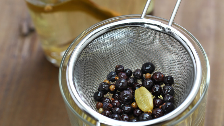 strainer with spices