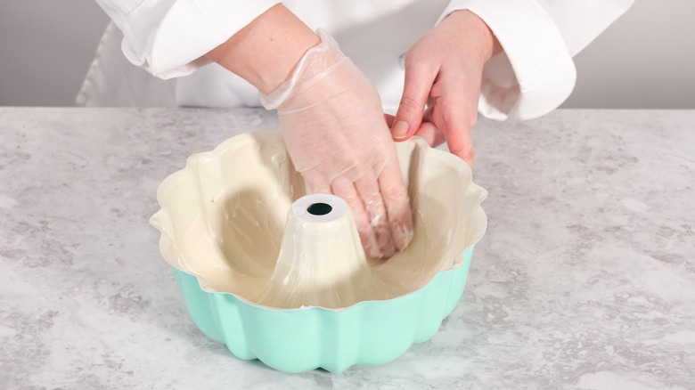 Greasing and flouring bundt pan