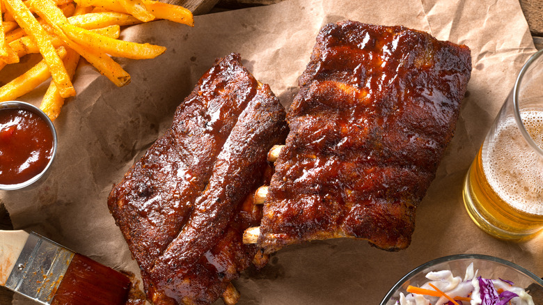 Barbecue ribs with sides