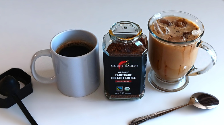 Mount Hagen instant coffee jar and two mugs of coffee