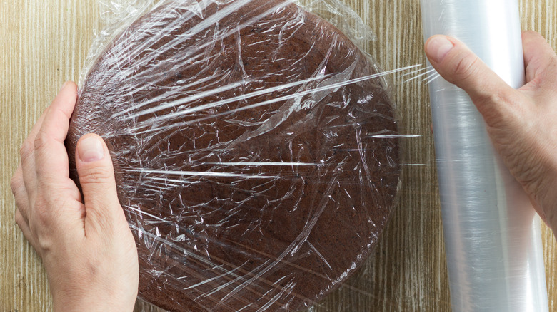 wrapping cake in plastic