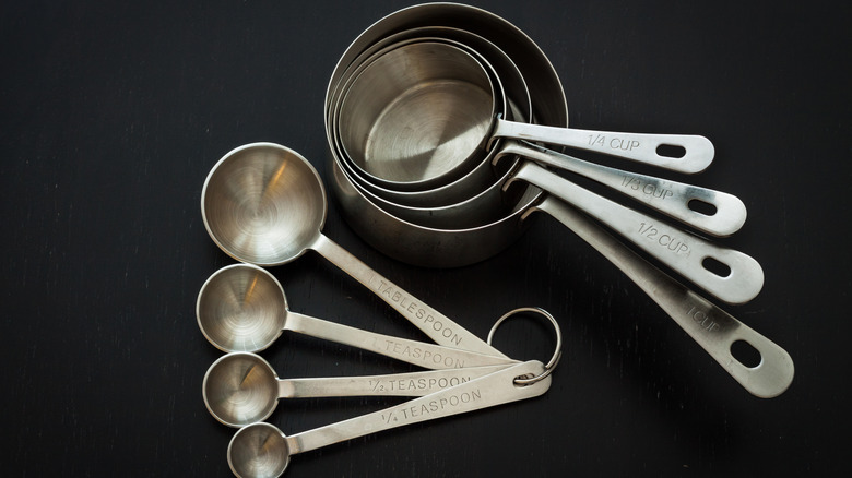 Measuring cups and spoons