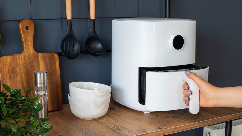 woman's hand on air fryer