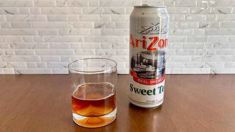 Glass of sweet tea with Arizona tea can on table