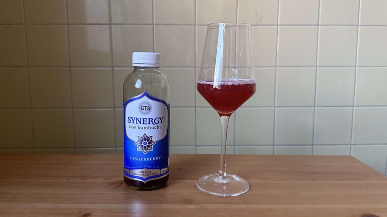 Gingerberry kombucha in glass