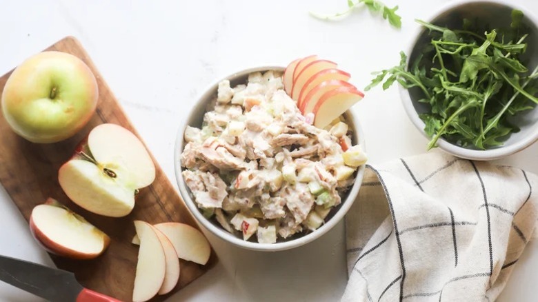 tuna salad with apples