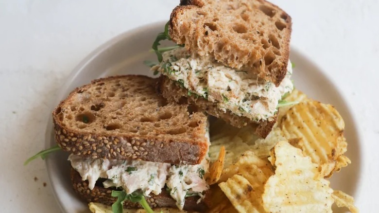 tuna sandwich with chips