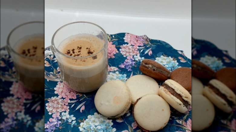 Indian beaten coffee with macaroons