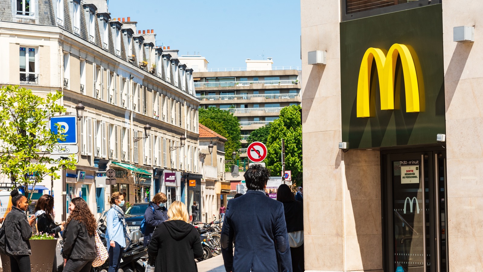 a-big-change-is-coming-to-the-way-fast-food-is-served-in-france