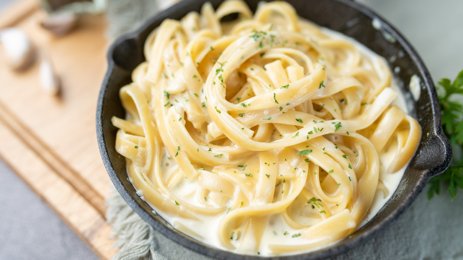 A Can Of White Beans Is The Key To Creamy Dairy-Free Alfredo Sauce