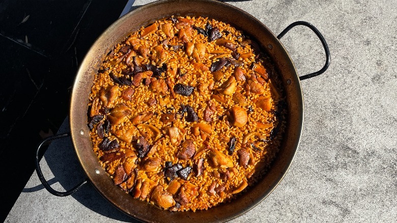 chicken and mushroom paella