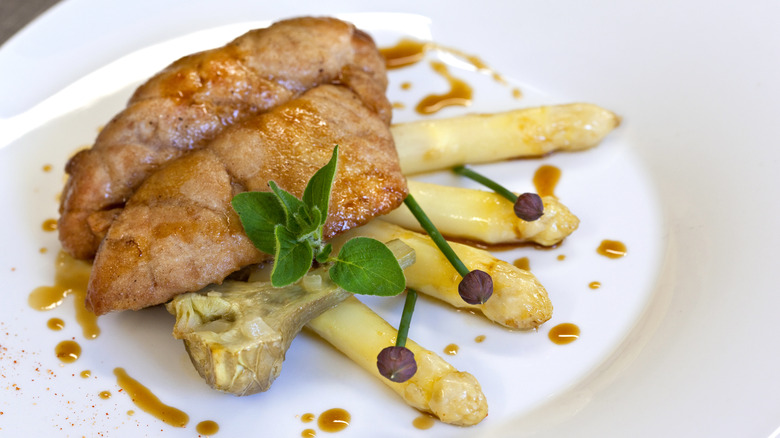 Sweetbreads with asparagus