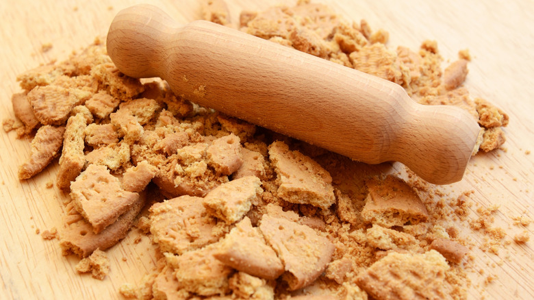 Crushed cookies and rolling pin