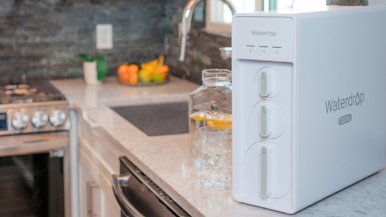 waterdrop water filter on kitchen counter