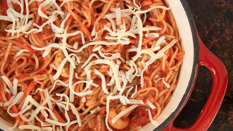 spaghetti with tomato sauce in dutch oven