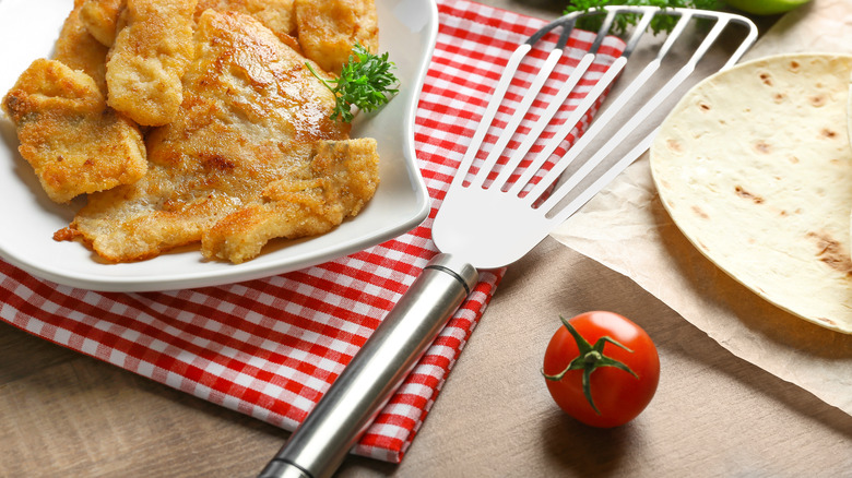 Fish spatula and plate of fried fish