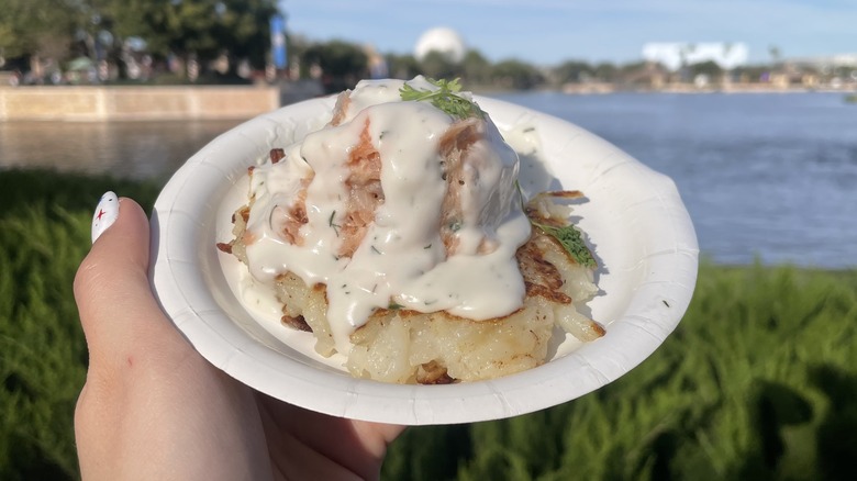 Potato pancakes with white sauce