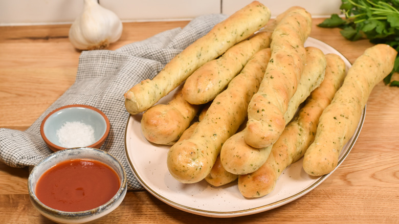 Bread sticks on plate with marinara 