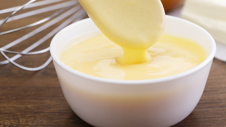 Close up of hollandaise sauce in bowl 