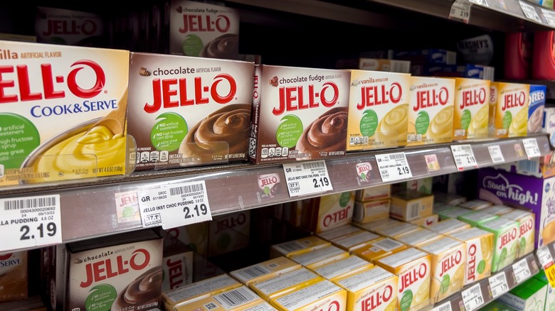 boxes of instant jell-o mix in store