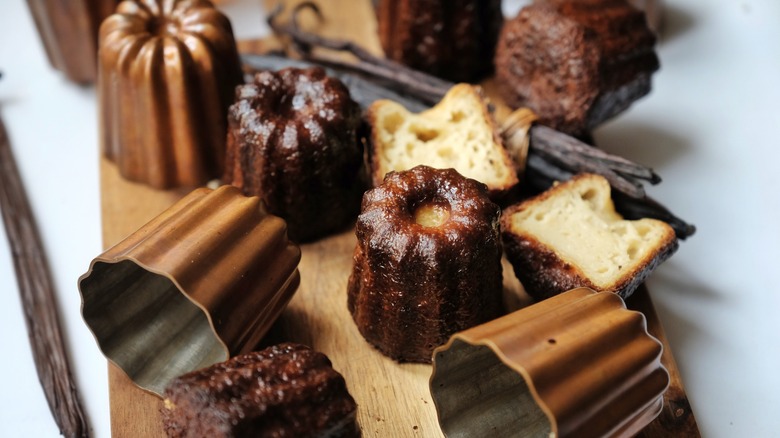 canelés and baking tins