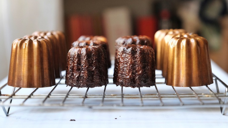 canelés and baking tins